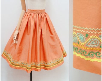 1950s Hand embroidered full skirt, 50s cotton gathered embroidery, Bright summer daywear - XS