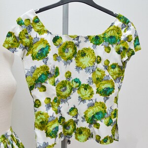 1950s Rose print two piece, 50s Green cotton summer set, Floral top & full skirt XS image 3