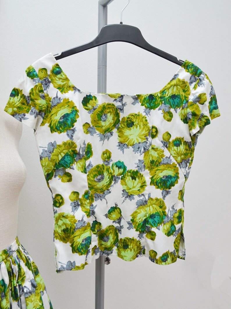 1950s Rose print two piece, 50s Green cotton summer set, Floral top & full skirt XS image 3