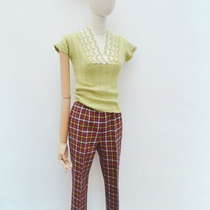 1950s Short sleeved sweater top, 50s soft chartreuse green knit, Handknitted pastel tight jumper XS image 3