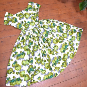 1950s Rose print two piece, 50s Green cotton summer set, Floral top & full skirt XS image 9