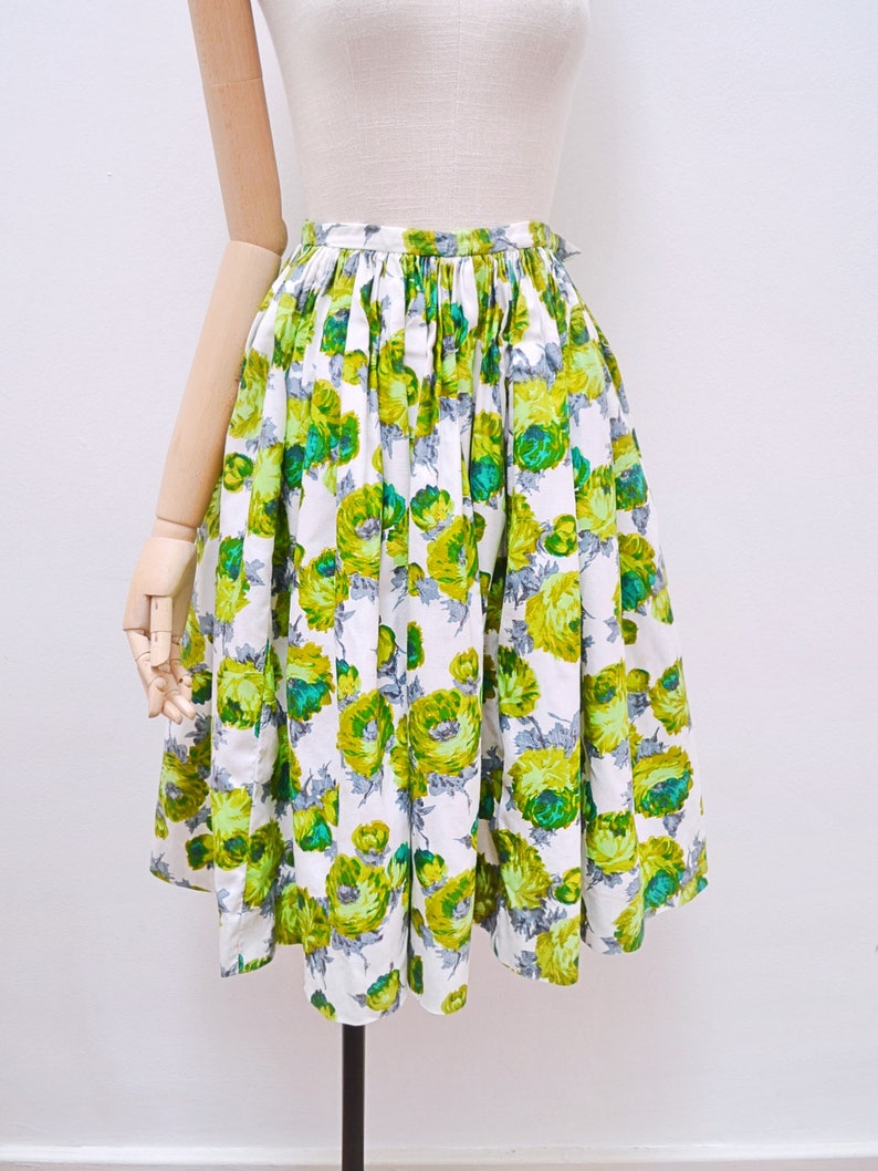 1950s Rose print two piece, 50s Green cotton summer set, Floral top & full skirt XS image 2