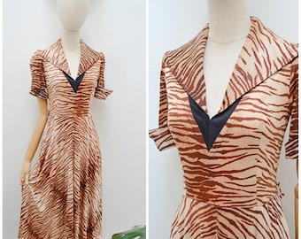 1970s Aristos animal print dress, 70s Tiger stripe midi with pockets -XS