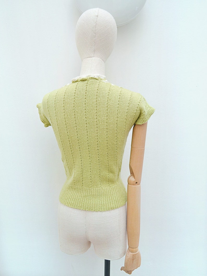 1950s Short sleeved sweater top, 50s soft chartreuse green knit, Handknitted pastel tight jumper XS image 8