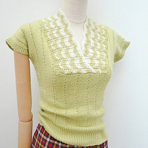 1950s Short sleeved sweater top, 50s soft chartreuse green knit, Handknitted pastel tight jumper XS image 5