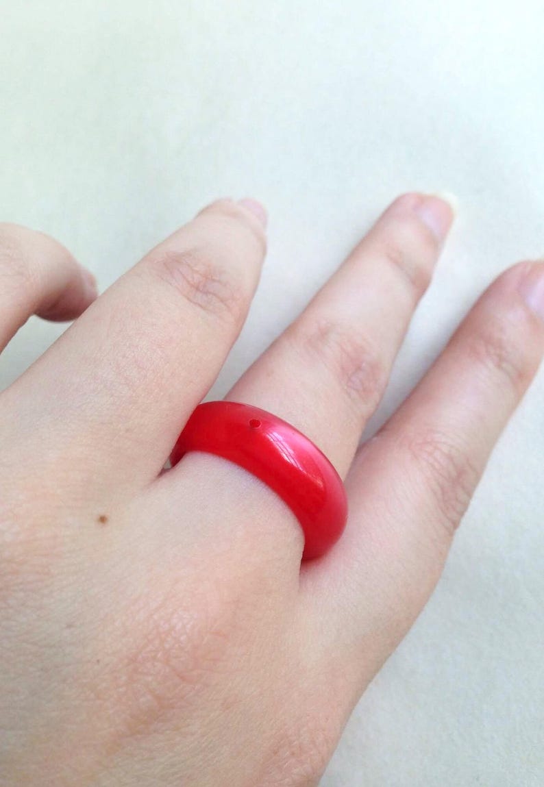 1950s Moonglow pink red lucite ring /& clip on earrings 50s 60s pearlised cranberry jewellery set