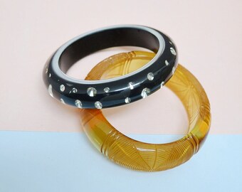 Sparkly rhinestone inclusion lucite bangle, 1980s does 50s Black silver bracelet, 60s style plastic jewellery