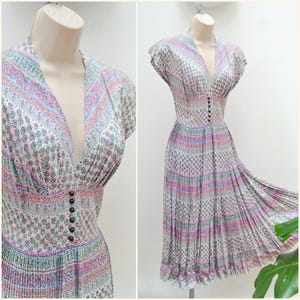 1940s Rayon printed day dress, 40s Flower print pleated skirt, Short sleeve full midi - XS S