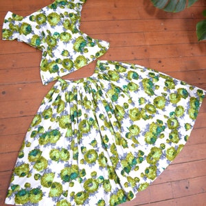 1950s Rose print two piece, 50s Green cotton summer set, Floral top & full skirt XS image 7