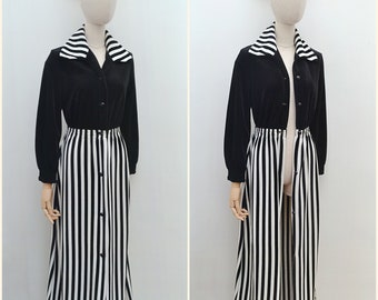 1970s Velour stripe dressing gown, Long sleeve velvet loungewear, 70s Stripy collared housecoat - M L