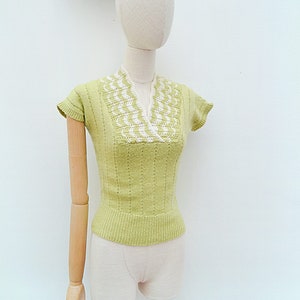 1950s Short sleeved sweater top, 50s soft chartreuse green knit, Handknitted pastel tight jumper XS image 2