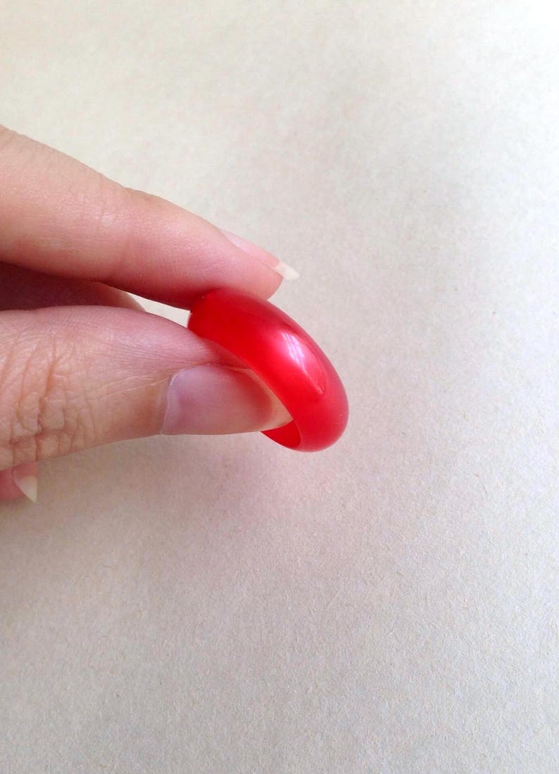 1950s Moonglow pink red lucite ring /& clip on earrings 50s 60s pearlised cranberry jewellery set