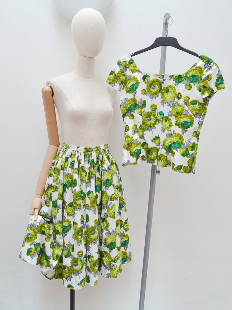 1950s Rose print two piece, 50s Green cotton summer set, Floral top & full skirt XS image 5