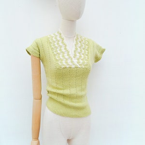 1950s Short sleeved sweater top, 50s soft chartreuse green knit, Handknitted pastel tight jumper XS image 6