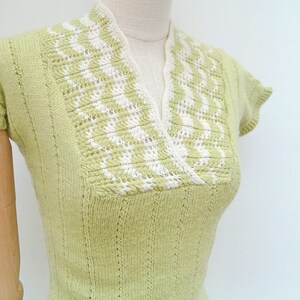 1950s Short sleeved sweater top, 50s soft chartreuse green knit, Handknitted pastel tight jumper XS image 7