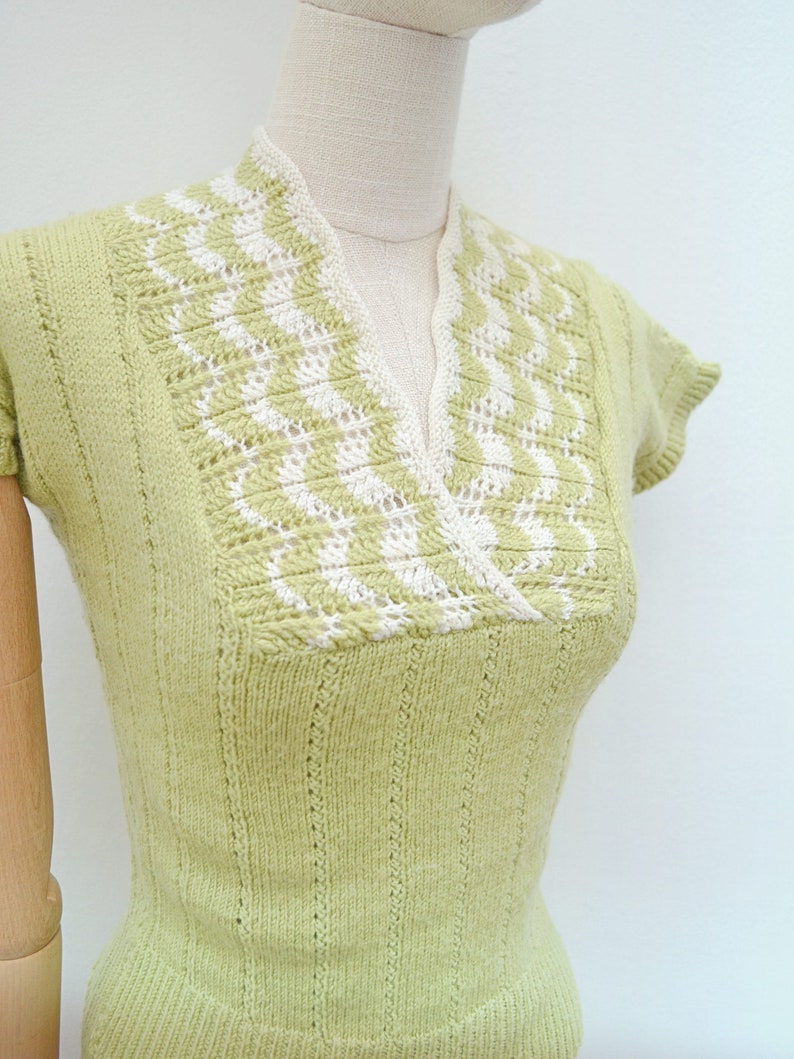 1950s Short sleeved sweater top, 50s soft chartreuse green knit, Handknitted pastel tight jumper XS image 7