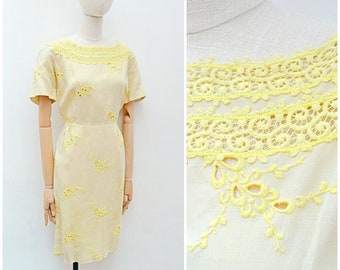 1950s Embroidered linen fitted dress, 50s pastel cotton summer wear, Short sleeved day midi - L