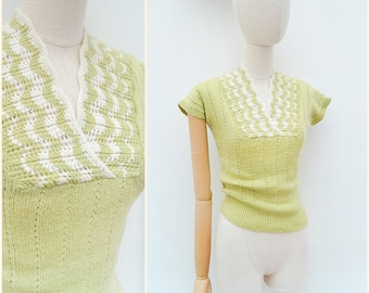 1950s Short sleeved sweater top, 50s soft chartreuse green knit, Handknitted pastel tight jumper - XS