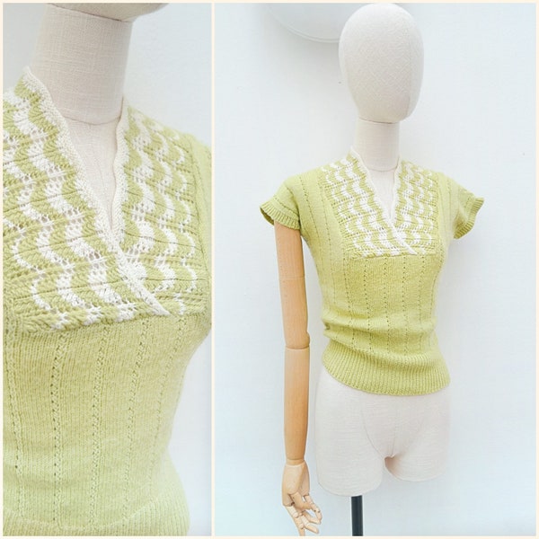 1950s Short sleeved sweater top, 50s soft chartreuse green knit, Handknitted pastel tight jumper - XS