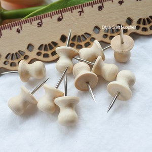 30 pcs j’en forme de dessin de Pins de pousser en bois pin punaise, goupille-poussoir monde carte, carte Tack, accessoires de bureau, babillard broche, bête