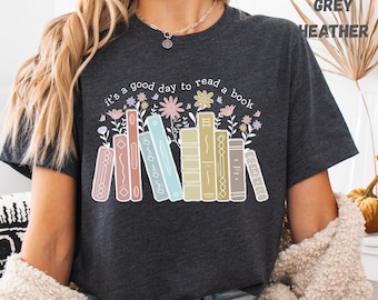 Camiseta con estampado de libros florales, bonita y estética para lectores.