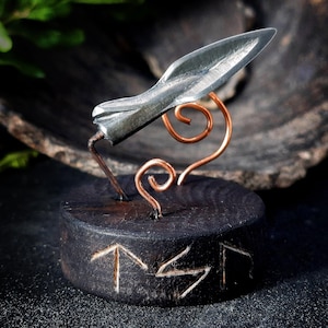Scythian Age Bronze Warrior Arrowhead: Ancient Combat Artifact, Celtic Rune Wood Stand