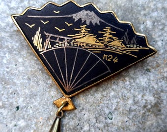 Vintage Damascene Inlaid 24K Gold Fan Shaped Brooch. Japan Art Deco Pendant "Shakudo" 1950s