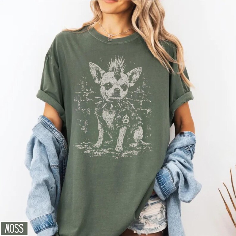 Punk Chihuahua Shirt, Vintage Punk Dog Tee, Funny Dog Lover Gift, Grunge Aesthetic Shirt, Comfort Colors Alternative Tee bild 5