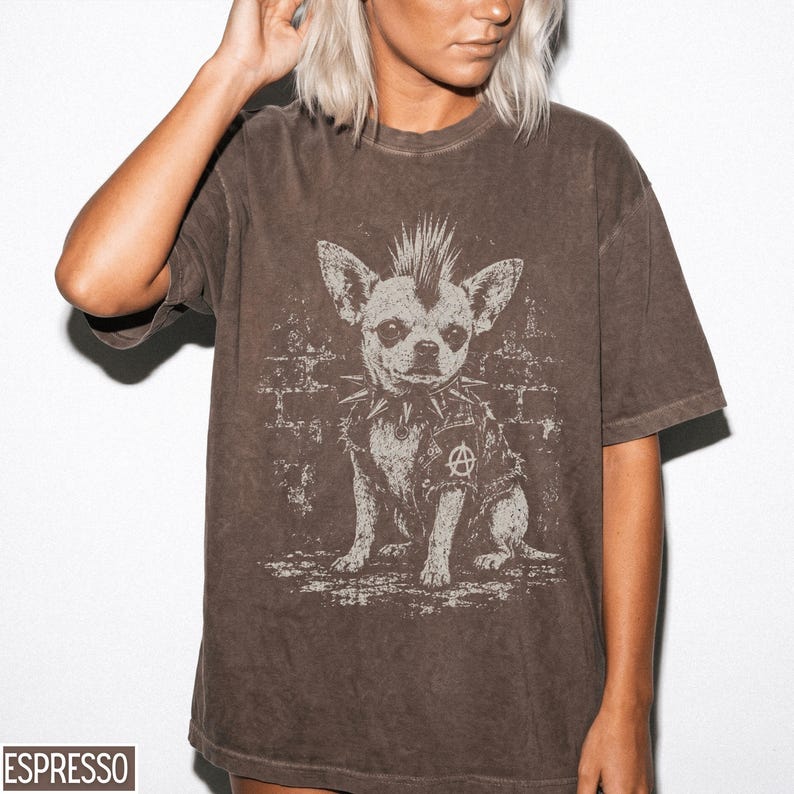Punk Chihuahua Shirt, Vintage Punk Dog Tee, Funny Dog Lover Gift, Grunge Aesthetic Shirt, Comfort Colors Alternative Tee bild 3