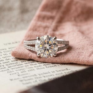 3 CT Round Cut Simulated Diamond Vintage Engagement Ring Split Shank Ring for Women 925 Sterling Silver Bridal Ring Anniversary Gift for Her