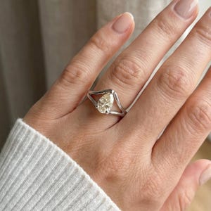 1 CT Pear Cut Moissanite Solitaire Engagement Ring 925 Sterling Silver Minimalist Wedding Ring Handmade Fine Jewelry Promise & Proposal Ring
