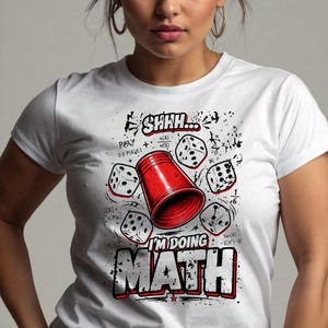 Maglietta "Shhh, sto facendo matematica", regalo divertente per insegnanti di matematica, maglietta con grafica di probabilità e dadi, maglietta per studenti nerd, apprezzamento per gli insegnanti