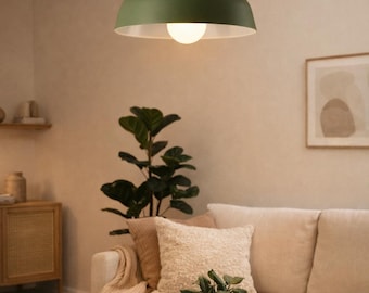 Lámpara colgante nórdica: moderna lámpara colgante escandinava con detalles en madera, lámpara de techo minimalista para salón y cocina.