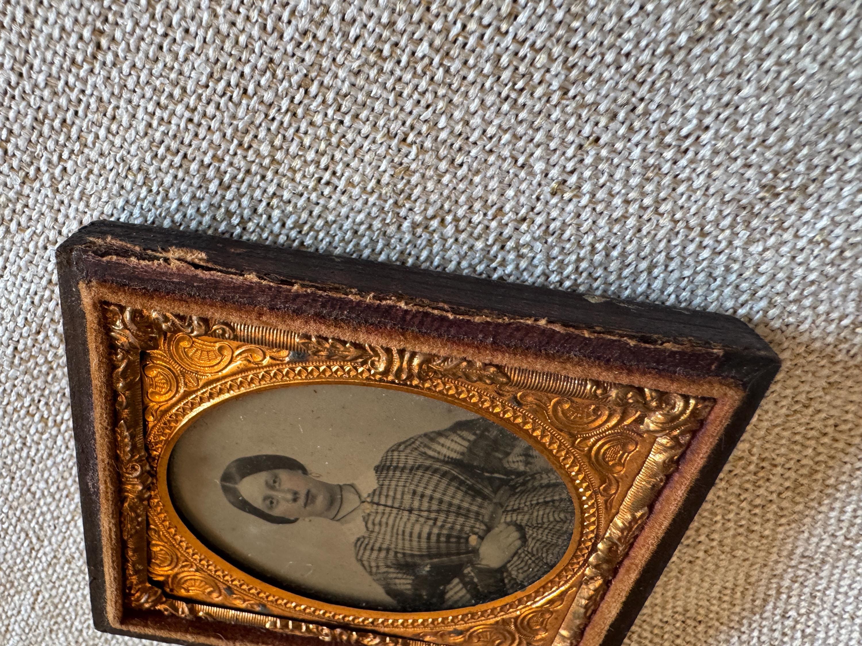 19世紀のケース入りアンブロタイプ写真、女性3インチ×2.5インチ - Etsy