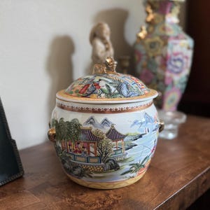 Vintage Famille Rose Medallion Mandarin rice jar with foo dog lid