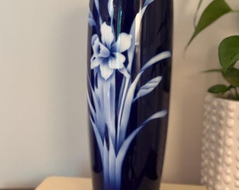 cobalt blue fukagawa Arita Japanese vase with white flower