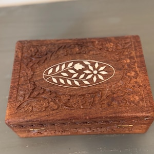 Vintage Carved Wooden Jewelry Box | Handcrafted Floral Inlay | Boho Trinket Box | Keepsake Storage | Decorative Wooden Chest | Cottagecore