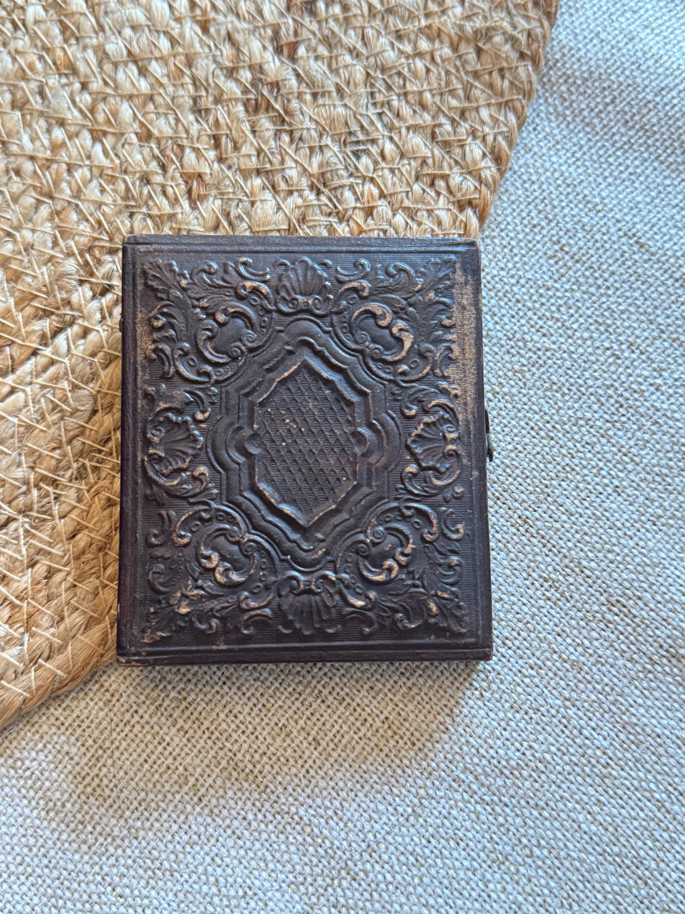 19世紀のケース入りアンブロタイプ写真、女性3インチ×2.5インチ - Etsy