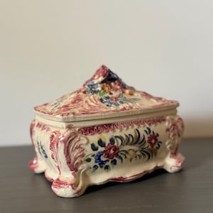 Vintage Japanese Ceramic Dresser Box – Hand-Painted Floral Jewelry Box – Mid-Century Porcelain Keepsake