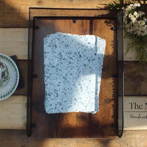 Papier fait main | Papier moucheté | A5 | Lot de 5 | 100 % recyclé | Idéal pour le bricolage