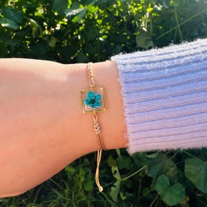 Real Flower Cord Bracelet – Adjustable Dried Flower Jewelry – Personalized Nature Charm Bracelet – Handmade Pressed Flower Gift for Her