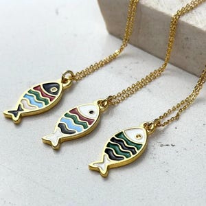 Colorful Fish Necklace – Customizable Enamel Pendant – Gold Ocean Charm – Boho Nautical Jewelry – Personalized Gift for Her