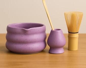 Juego de té matcha japonés: batidor de bambú, cuenco de cerámica morado con flores rojas, chashaku y soporte | Kit tradicional para matcha | Accesorios para matcha