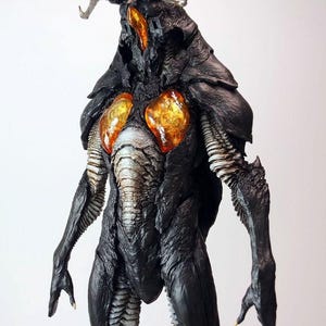 Zetton Remake Figure – Ultraman Kaiju Statue | Realistic Resin Model | Painted Collectible Monster Figure Acro Kaiju Remix