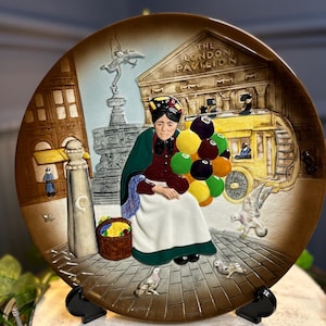 Royal Doulton &quot;The Old Balloon Seller&quot; Plate: Vintage London Scene Collector&#39;s Edition