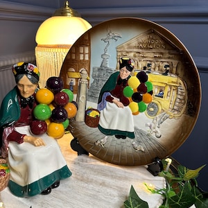 Vintage Royal Doulton Figurine: The Old Balloon Seller HN1315, Hand-Painted Bone China