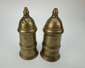 Vintage Messing Salz- und Pfefferstreuer-Set - Küchendekor im antiken Stil - rustikales Geschirr - Akzent im Landhausstil