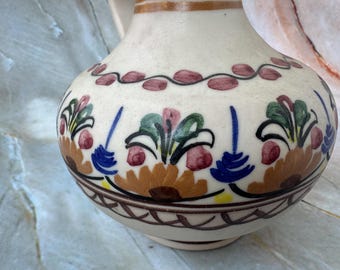 ヴィンテージの手描きスペイン製陶器ピッチャー：花柄のフォークアート