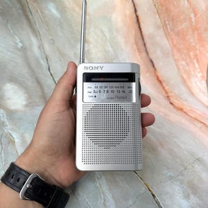 Vintage Sony ICF-522 FM/AM Portable Radio – Retro Silver Transistor Receiver with Antenna, Tested & Working