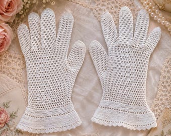 Vintage White Hand Crocheted Lace Gloves: Antique Cotton Mesh Bridal Dress Gloves, Edwardian Style Flared Scalloped Cuff, Church Tea Party